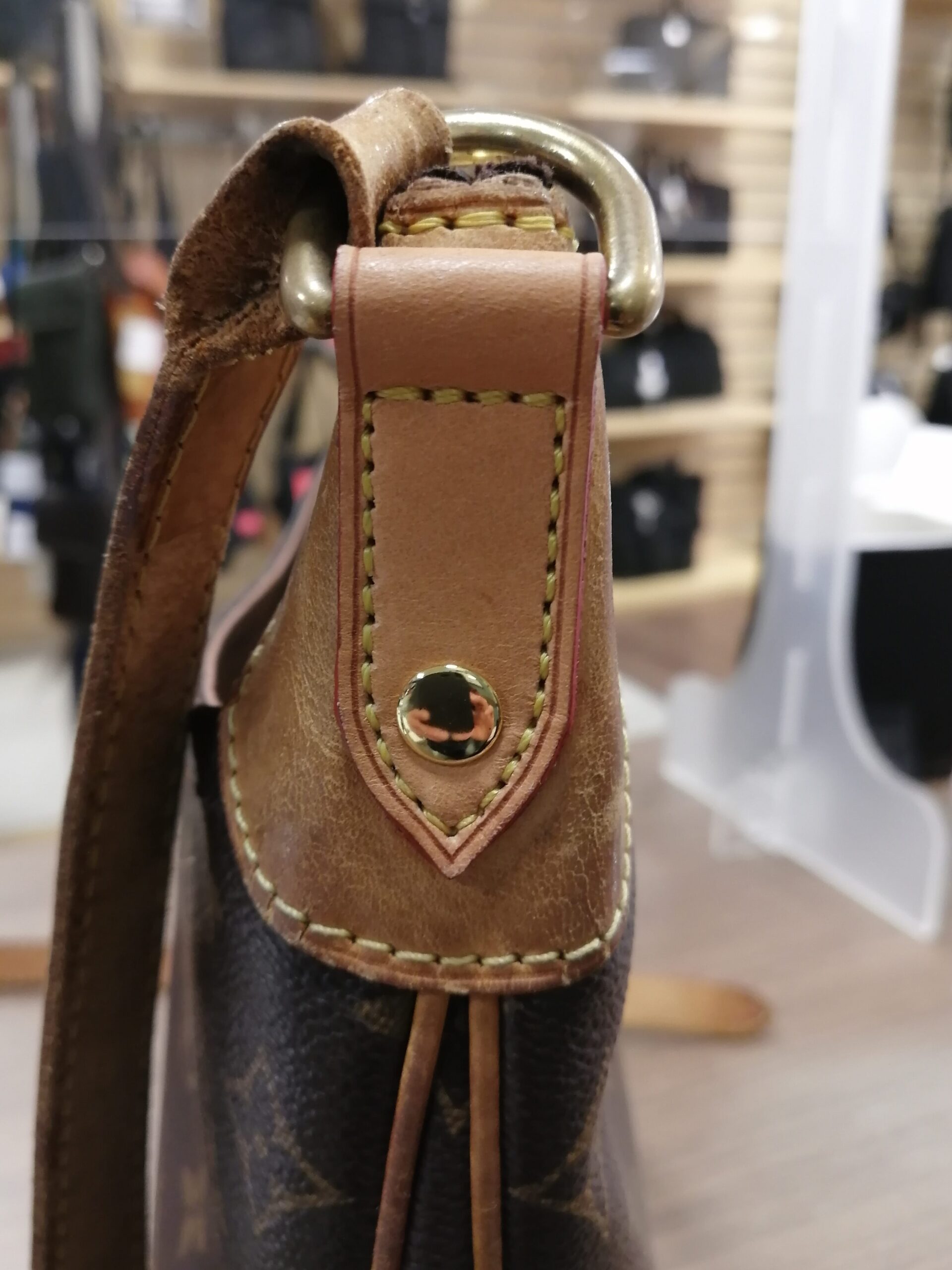 ルイ・ヴィトン 根革交換の事例 BAG LAB